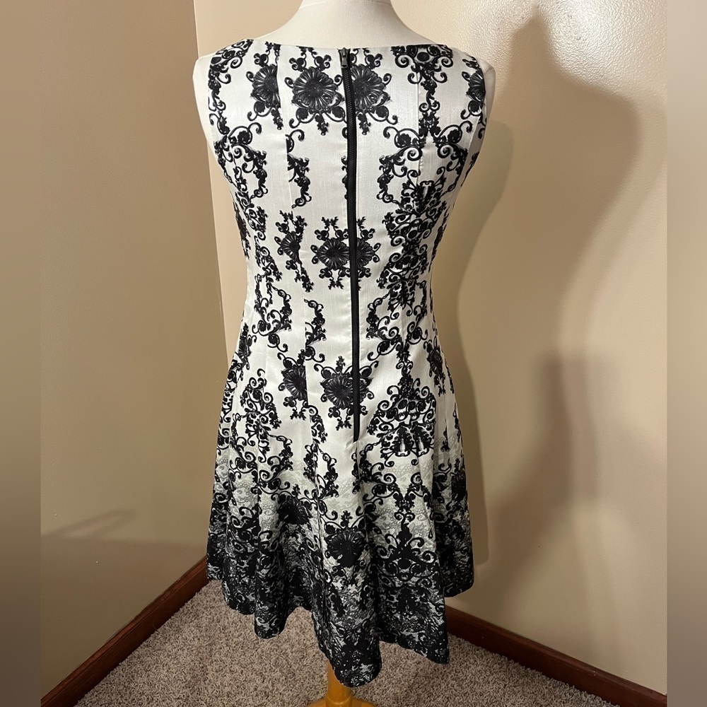 Taylor Cream With Black Print A-Line Dress Sz 4 - Picture 3 of 7